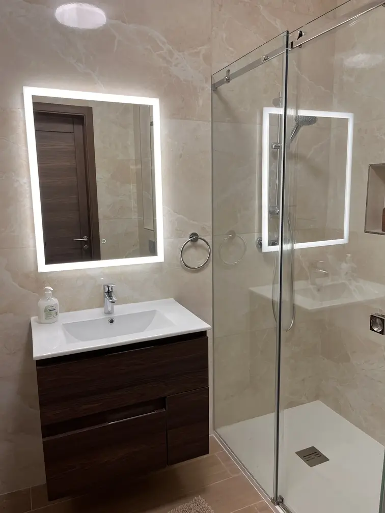 An image of Full Bathroom 2