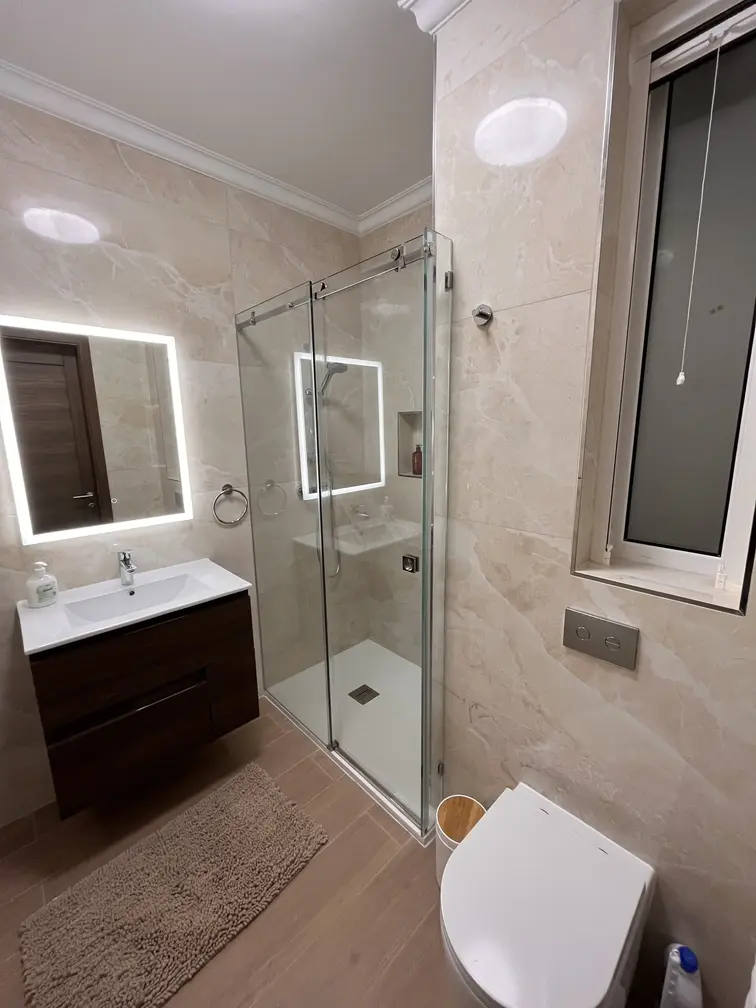 An image of Full Bathroom 2